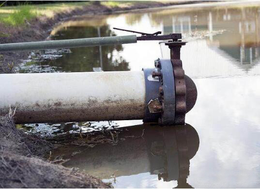 采用耐腐蝕凸輪91视频成人网站抽吸含油廢水